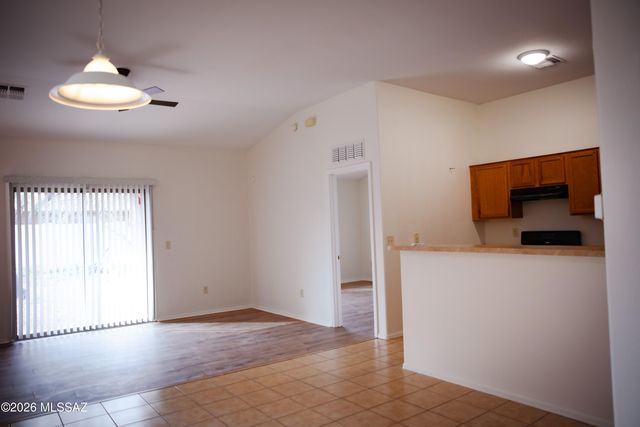 2044 E Calle Sierra Del Manantial, Tucson, AZ 85706