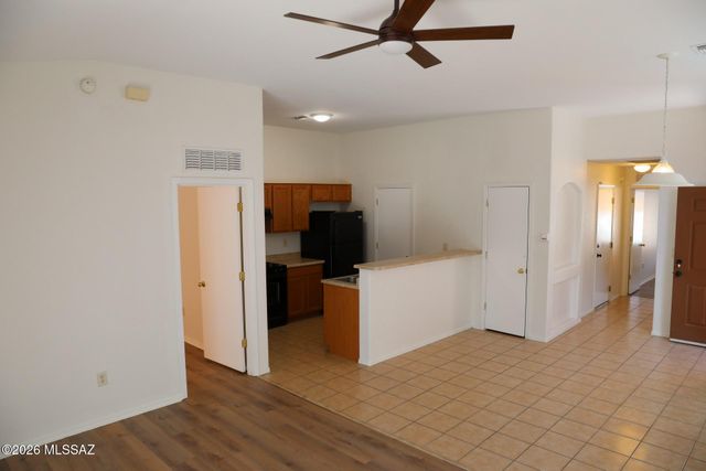 2044 E Calle Sierra Del Manantial, Tucson, AZ 85706