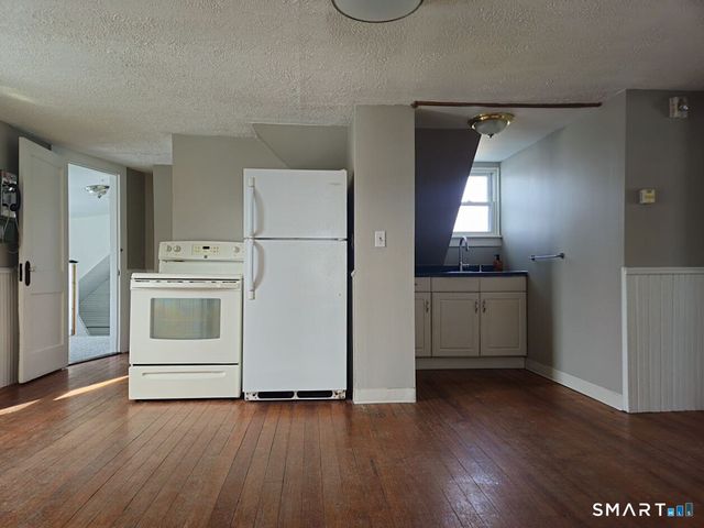 21 Sigourney Street 3, Bristol, CT 06010