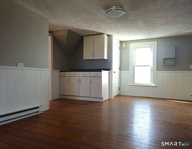 21 Sigourney Street 3, Bristol, CT 06010