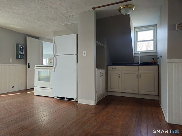 21 Sigourney Street 3, Bristol, CT 06010