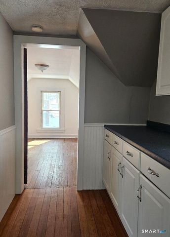 21 Sigourney Street 3, Bristol, CT 06010