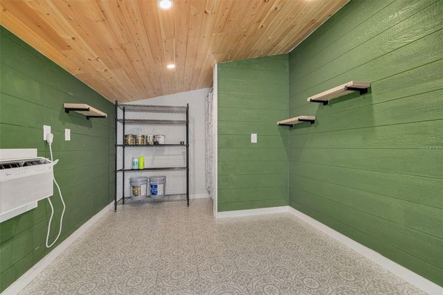 710 50TH AVENUE N, St Petersburg, FL 33703