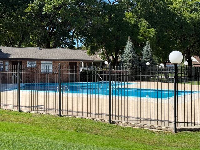 5330 Waterbury Drive 1602, Crestwood, IL 60418
