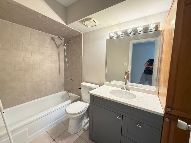 5330 Waterbury Drive 1602, Crestwood, IL 60418