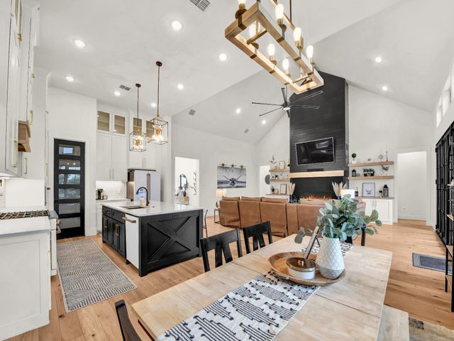 2000 Meadow Bend Court, Aledo, TX 76008