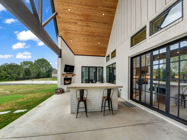 2000 Meadow Bend Court, Aledo, TX 76008