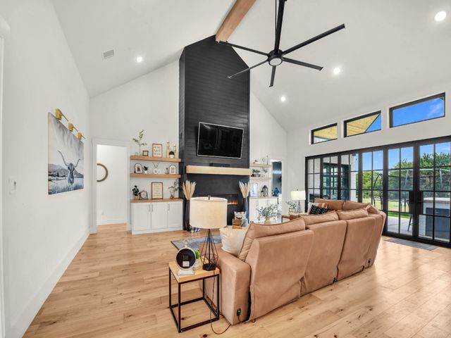 2000 Meadow Bend Court, Aledo, TX 76008