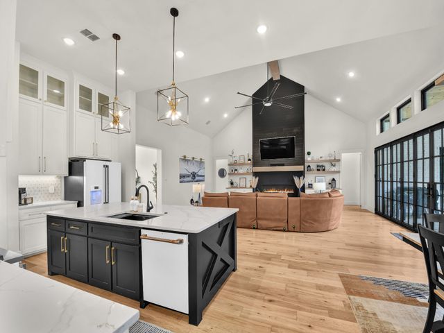 2000 Meadow Bend Court, Aledo, TX 76008