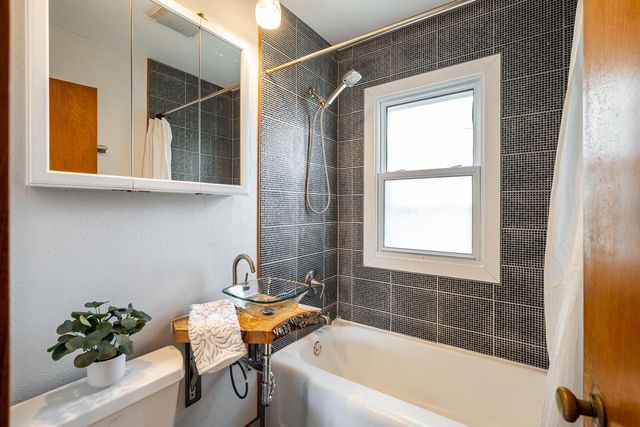 1302 Tripoli AVENUE, Milwaukee, WI 53207