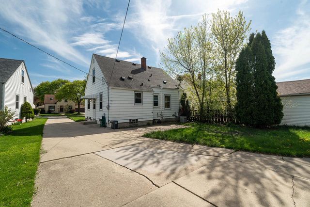 1302 Tripoli AVENUE, Milwaukee, WI 53207