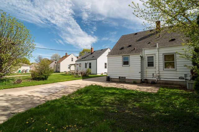 1302 Tripoli AVENUE, Milwaukee, WI 53207