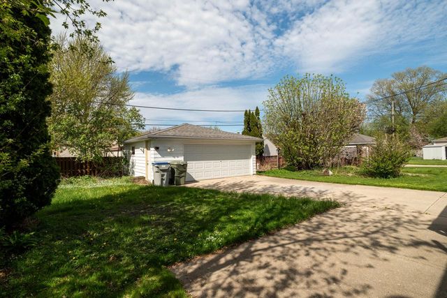 1302 Tripoli AVENUE, Milwaukee, WI 53207