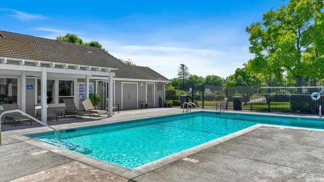 2204 Camborne Dr, Modesto, CA 95356