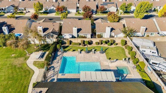 2204 Camborne Dr, Modesto, CA 95356