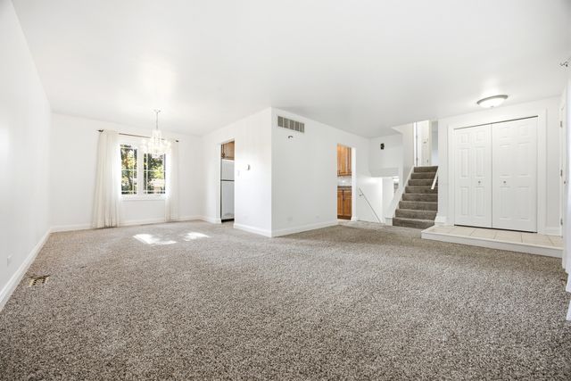 8016 Geneva Street, Woodridge, IL 60517