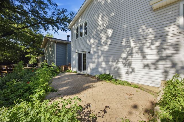8016 Geneva Street, Woodridge, IL 60517