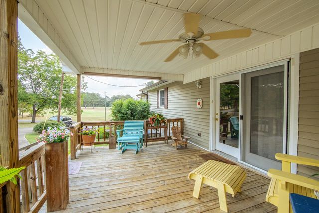 313 COUNTRY CLUB LN, Selmer, TN 38375