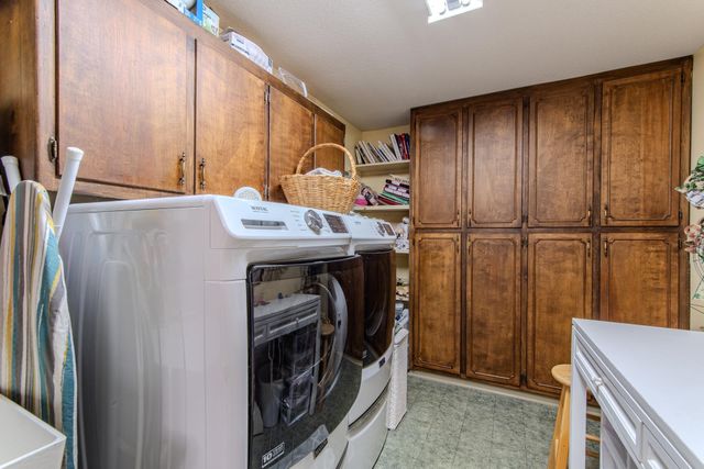 313 COUNTRY CLUB LN, Selmer, TN 38375