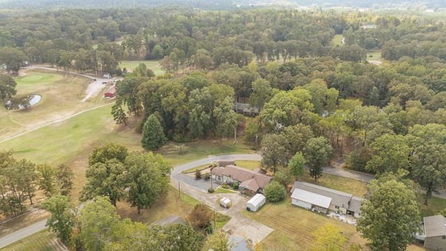 313 COUNTRY CLUB LN, Selmer, TN 38375