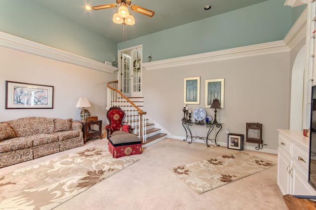 313 COUNTRY CLUB LN, Selmer, TN 38375