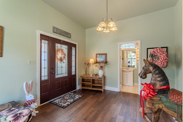 313 COUNTRY CLUB LN, Selmer, TN 38375