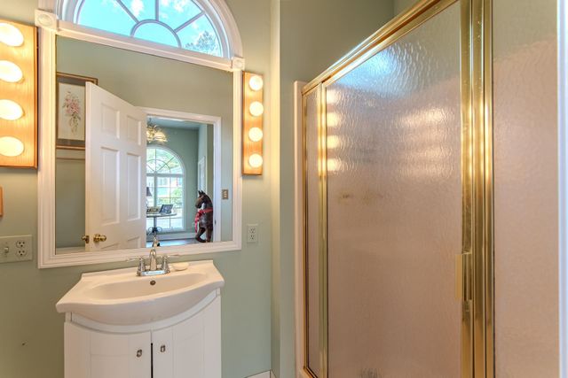 313 COUNTRY CLUB LN, Selmer, TN 38375