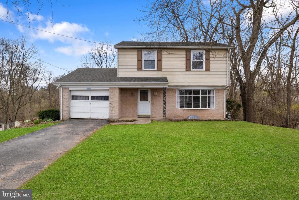 2636 SEDGEWICK AVE, Dover, PA 17315