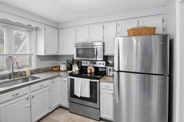1555 Bodwell Rd Unit 37, Manchester, NH 03109