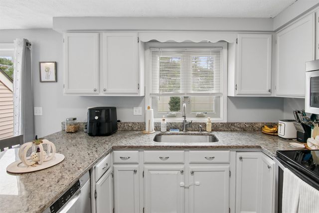 1555 Bodwell Rd Unit 37, Manchester, NH 03109