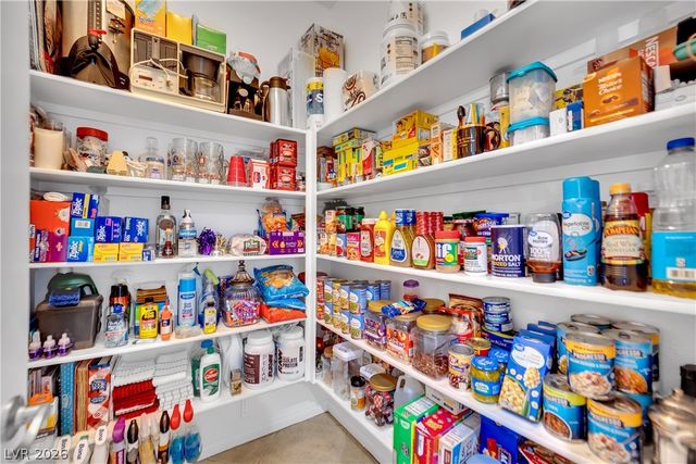8905 Goldstone Avenue, Las Vegas, NV 89143