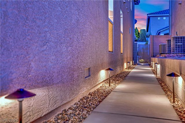 8905 Goldstone Avenue, Las Vegas, NV 89143