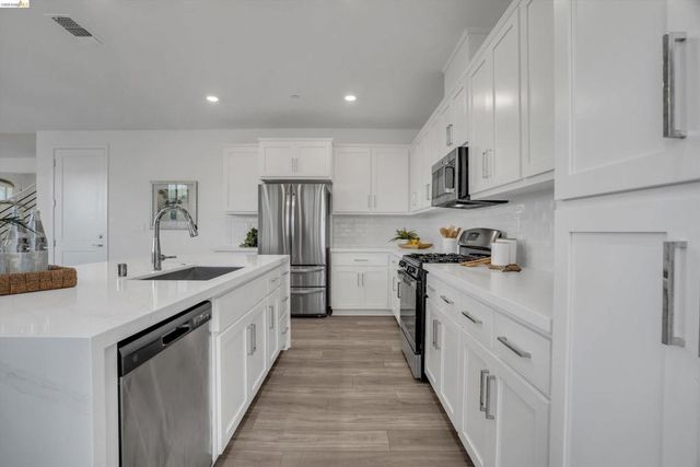 2404 Indigo Dr, Fairfield, CA 94533