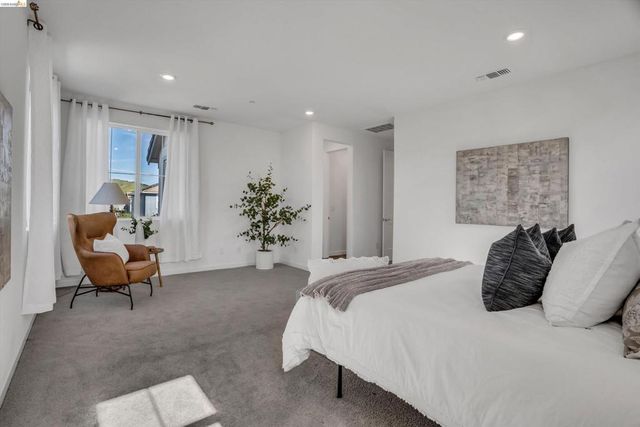 2404 Indigo Dr, Fairfield, CA 94533