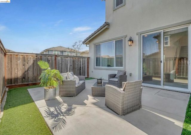 2404 Indigo Dr, Fairfield, CA 94533