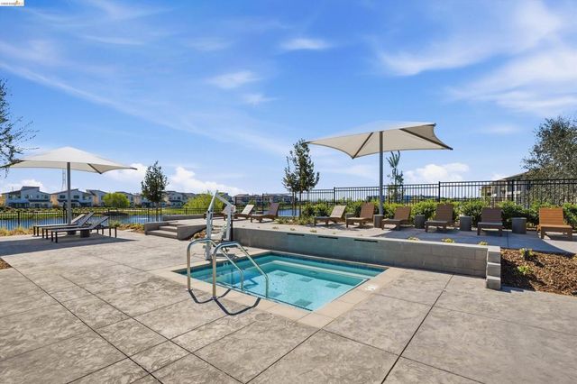 2404 Indigo Dr, Fairfield, CA 94533