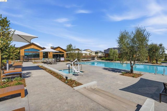 2404 Indigo Dr, Fairfield, CA 94533