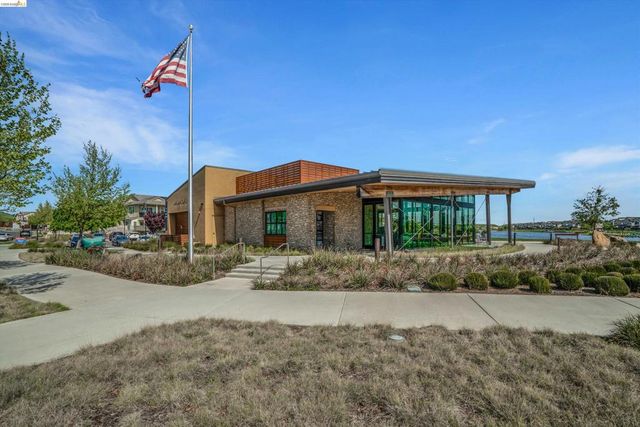 2404 Indigo Dr, Fairfield, CA 94533