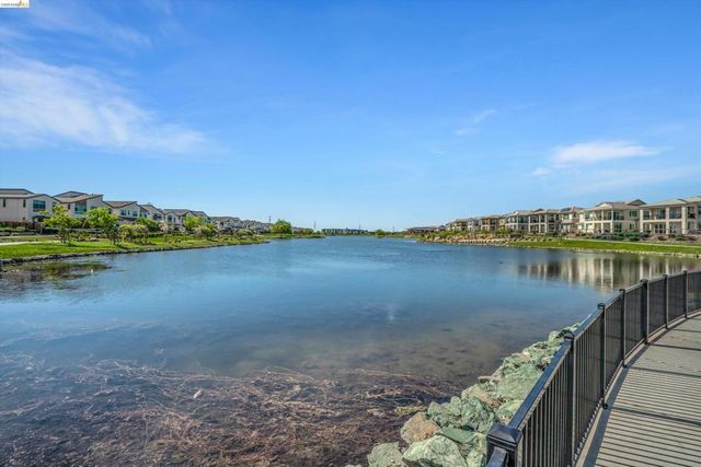 2404 Indigo Dr, Fairfield, CA 94533