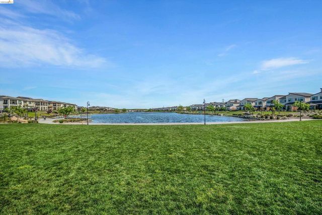 2404 Indigo Dr, Fairfield, CA 94533