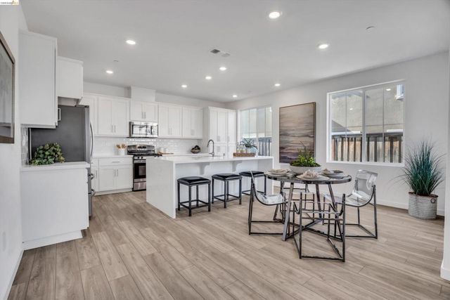 2404 Indigo Dr, Fairfield, CA 94533