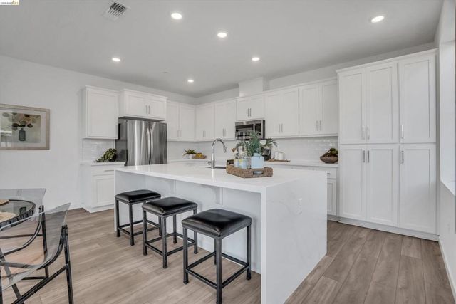 2404 Indigo Dr, Fairfield, CA 94533