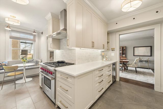 3100 N SHERIDAN Road 10E, Chicago, IL 60657