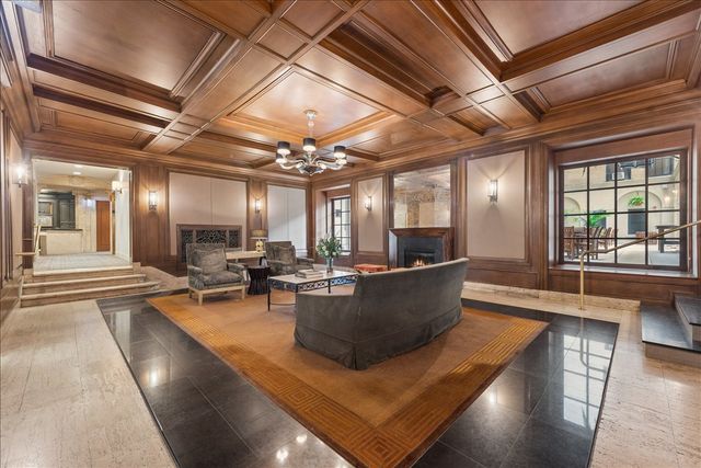 3100 N SHERIDAN Road 10E, Chicago, IL 60657