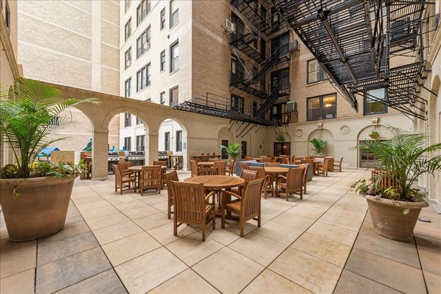 3100 N SHERIDAN Road 10E, Chicago, IL 60657