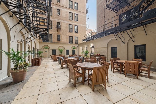 3100 N SHERIDAN Road 10E, Chicago, IL 60657