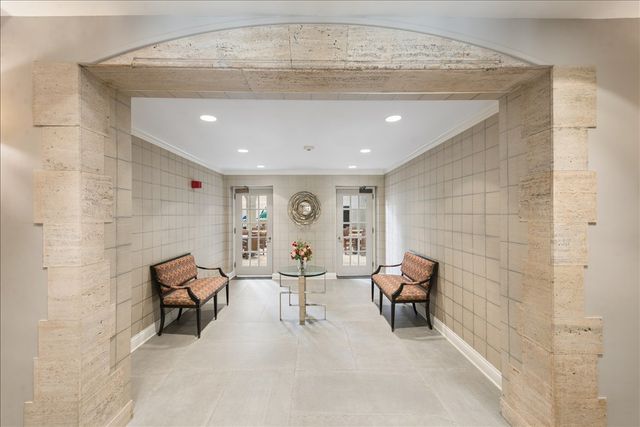 3100 N SHERIDAN Road 10E, Chicago, IL 60657