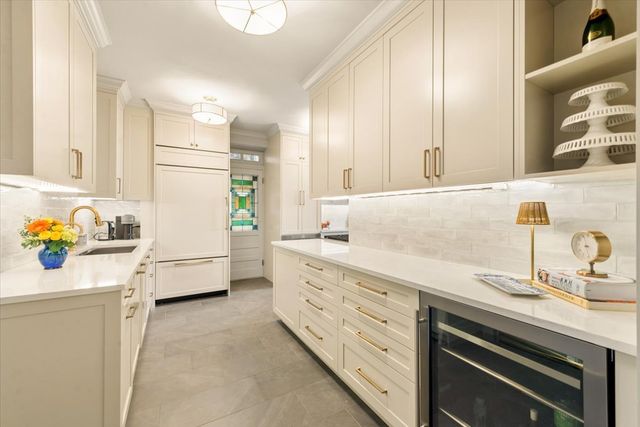 3100 N SHERIDAN Road 10E, Chicago, IL 60657
