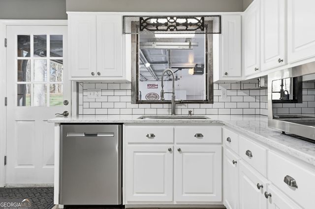 6041 Antebellum Drive, Stone Mountain, GA 30087