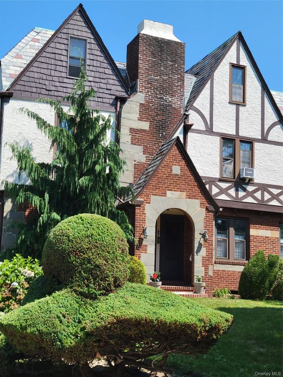 215-05 43rd. Ave B, Bayside, NY 11361